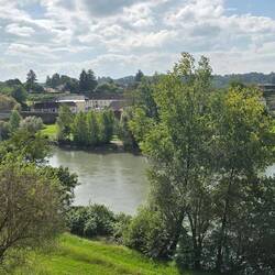 Excellent view of the 13th century bridge and countryside. The Pyrénées mountains in the distance