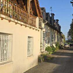 Pretty houses on the way to the motorhome aire