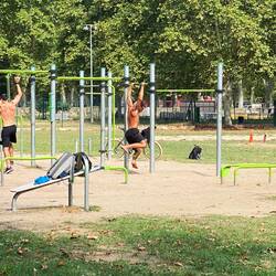 Workout stations, like in Bordeaux, are well used