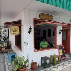 Café im Kajoetangan Heritage Village.