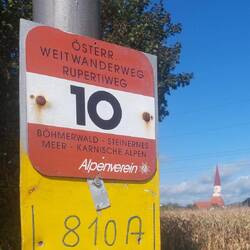 An Schärding vorbei gehen wir gerade auf dem 560 km langen Rupertiweg!