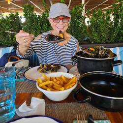 That's a huge serving of Mejillones!