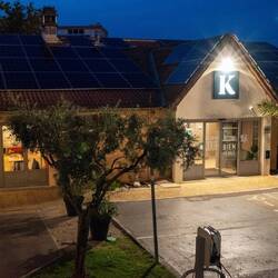Framme på övernattningshotellet Kyriad Vitrolles