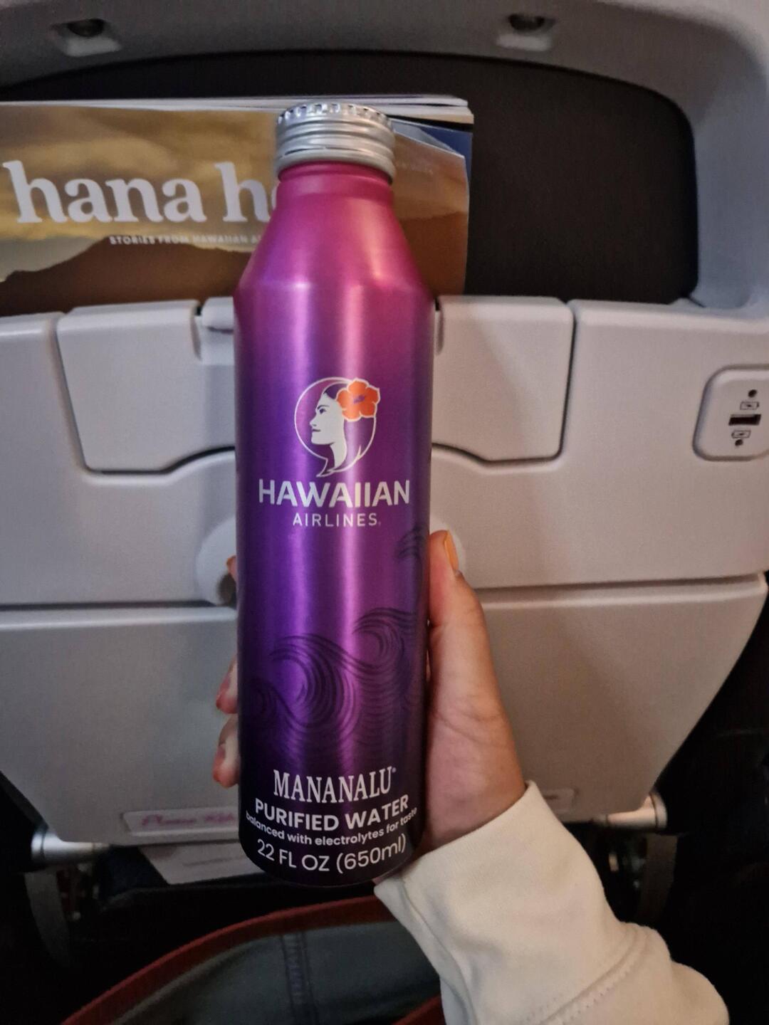 Auf Hawaii gibt es überall diese nachhaltigen Aluflaschen mit kostenlosem Auffüllen zu kaufen.