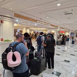 Warteschlange im Hotel