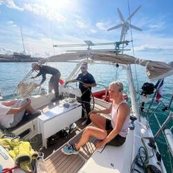 Then been taken over for help by Marineros (since the motor is broken)
