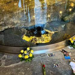 Die Quelle in der Grotte