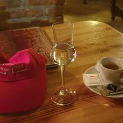 Als Dessert einen Espresso mit Pflaumen-Palinka