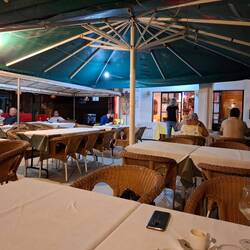 Chinesische Terrasse. Immerhin, wir konnten draußen sitzen.