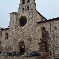 Not sure of the significance of the lion on the kings back, but it looks good.