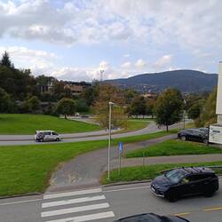 Gute Verkehrsanbindung mit dem Auto. Zubringer ins Zentrum.