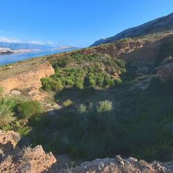 Hier erodiert der ganze Hang, und links der Weg ist im Weg