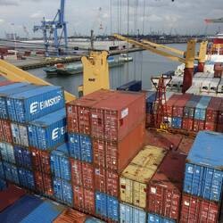 Blick von der Brücke nach vorne