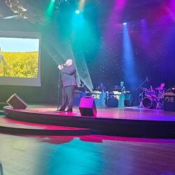 Latter that night, they had a fantastic singer