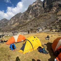 Camp für den letzten Tag - alle am Chillen und Sonne genießen