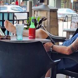 In Deutschland schmeißen sie dich dafür aus dem Lokal😂😂😂