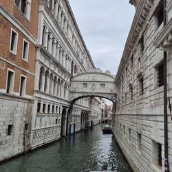 Die Seufzerbrücke, ein letzter Blick in die Freiheit bevor sie ins Gefängnis gingen