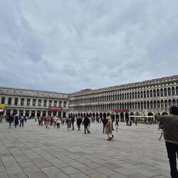 Die Piazza San Marco mit der Procuratie Vecchie