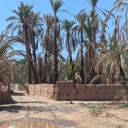 Wenn die alten Gemäuer nicht mehr gebraucht werden zerfallen sie wieder zu Lehm, Stroh und Steinen.
