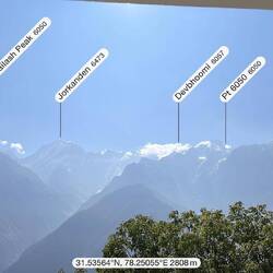 Zimmerblick in Kalpa mit Kinnaur Kailash 6050Hm