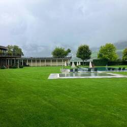 Pool isch hrad nöd frequentiert😝söll aber 23 Grad haa