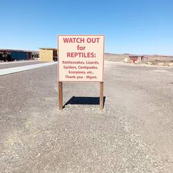 Dieses Schild stand am Eingang des kleinen Canyons
