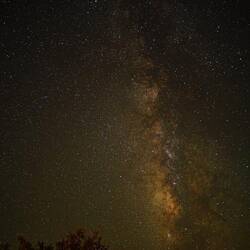Die Milchstraße mit Franks Foto Apparat vor dem Zelt fotografiert