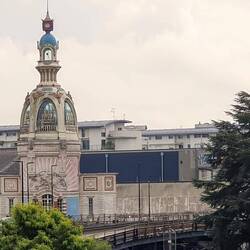 Das Gebäude der berühmten Keksfabrik LU, heute ein Kulturzentrum