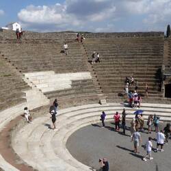 Das Theater.