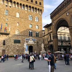 Old school - hier wird noch in den Stadtplan geguckt