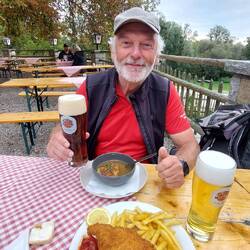Im Biergarten der Burg Frauenstein....