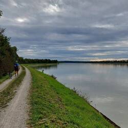 Hinter Braunau ist der Inn kanalisiert!