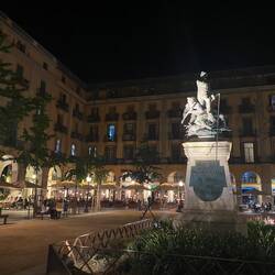 Place de Indepencia at night