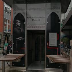 Mitten in der Fußgängerzone dicht am Kaufhaus "Salling" steht dieses Häuschen: der Eingang ins 3m...