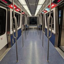 Zug von Gate zu Gate am Flughafen