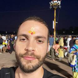 הילד ביקש ממני אחרי זה כסף נתתי לו 20 רופי