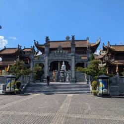 An der Talstation der Fansipan Gondel