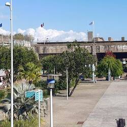 Vor uns der U-Boot Bunker