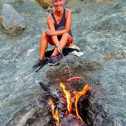 Würstli grillieren auf Feuer 🔥 ohne Holz