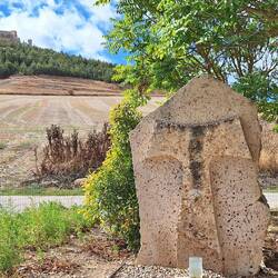 The cross is depicted like this in this area and the Castrojeriz castle ruins above.