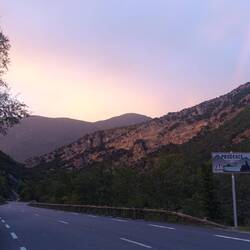 Und das Ende des Canyons bei Sonnenuntergang mit Regenbogen