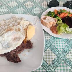 Lunch (beef, rice, salad) incl. Drink for ~2€