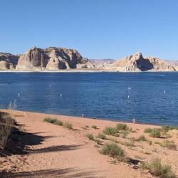 Baden in der Wüste fühlt sich skurril an