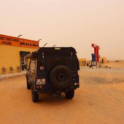 Die einzige Tankstelle auf dem Weg