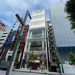 12 storey Uniqlo store