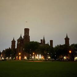 Smithsonian Institute, architekt postawił tym razem na zamek średniowieczny