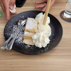 ApfelStruedel mit eis - apple strudel with ice cream