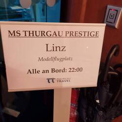 Nach einer zum Glück kurzen Taxifahrt standen wir am richtigen Anleger