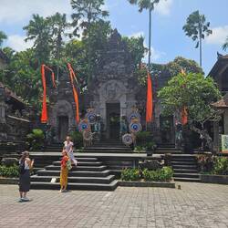 Het front van het museum van moderne Balinese kunst.