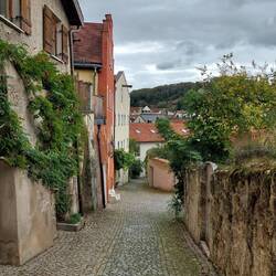 Der Abstieg von der Burg ist ein bisschen italienisch!
